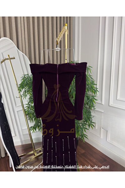 MEZON FASHION Burgundy velvet evening dress with an off-the-shoulder design and crystal embroidery.