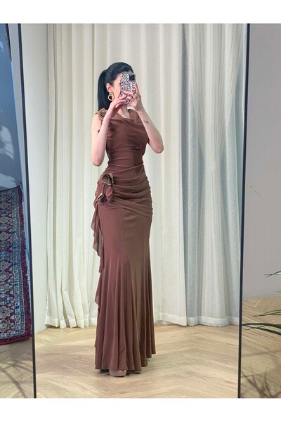 Opera Fashion فستان ناعم استرتش لون موكا موس مزين بورود بالخصر والكتف