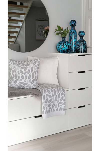 Generic A luxurious vase set that adds an elegant touch to your home decor. 60/43/40cm with a stylish design.