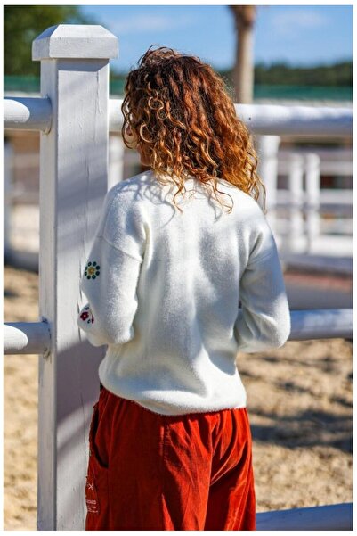 Lavanta Tekstil Floral Embroidered Knitwear Sweater