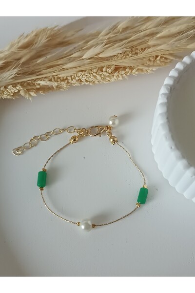 La fee aksesuar سوار نسائي بحجر أخضر وتفاصيل من حبات اللؤلؤ هدية للعام الجديد...