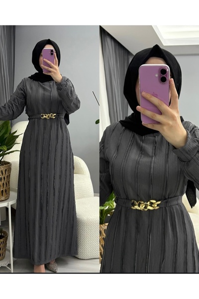 suphan tekstil فستان بتفاصيل سلسلة