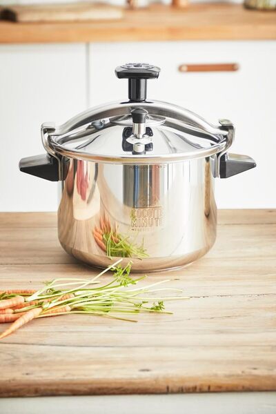 TEFAL Pressure Cooker - Authentic Stainless Steel - All Hobs incl. Induction P0531134 (Silver)