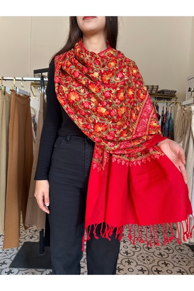 İpek Kırmızı Çiçek Desenli Omuz Şalı