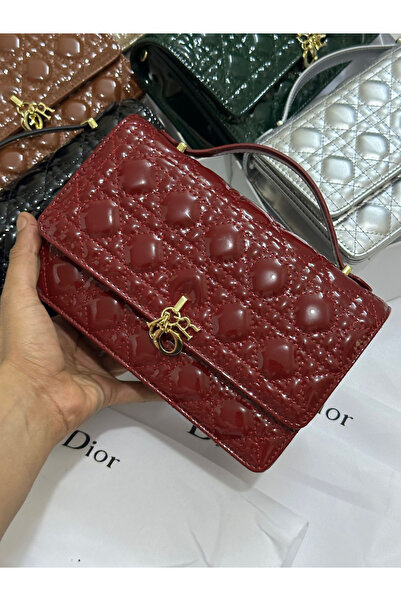 Generic Elegant, high-quality women's shoulder bag with all accessories