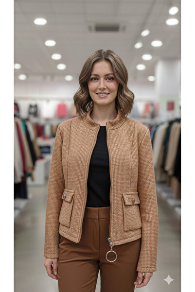 MODA Μπουφάν σε καφέ χρώμα τουίντ με μεταλλικά κουμπιά, φερμουάρ και λεπτομέρ...