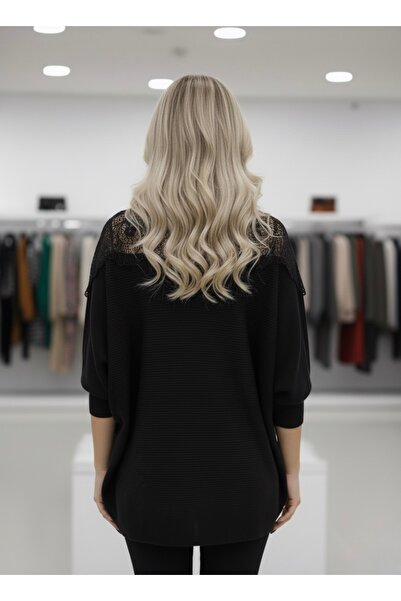 bohostyle Knitted Sweater with Lilac Sleeves and Lace Details – Elegant & Comfortable Design