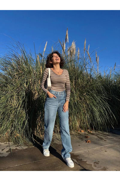 ZENGEZUR MALL Drnds V-Neck Striped Blouse Beige A3699 (221418) (Size: L)