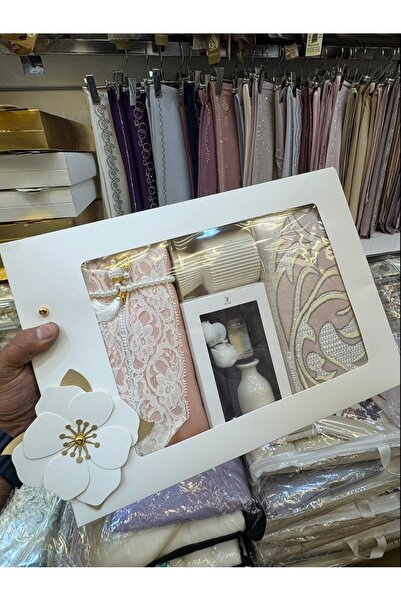 STAYILK DRESSES A luxurious prayer set with an elegant and practical design, comes in a gift bag.