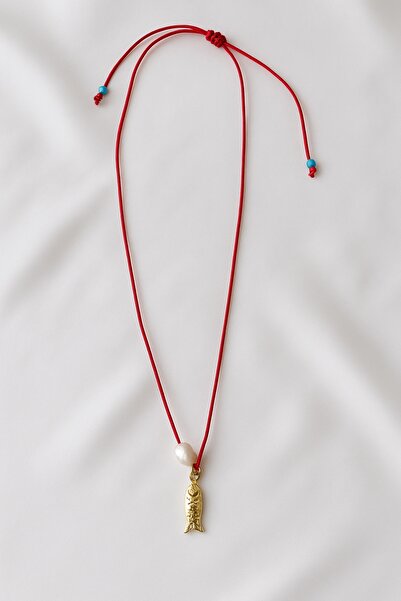 Femenino Deniz Kabuğu Detaylı Gold Balık Figürlü Kırmızı İp Ayarlanabilir Kolye
