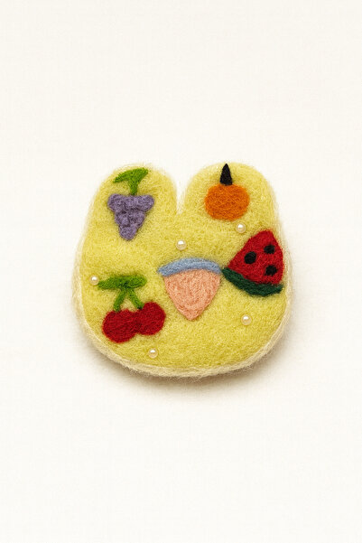 iğne izi Ръчно изработена филцова брошка за коса с украса в формата на корона...