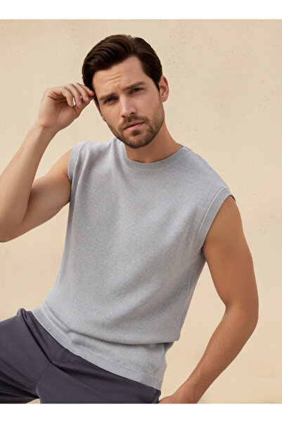 FAV Men Crew Neck Sleeveless Sweater