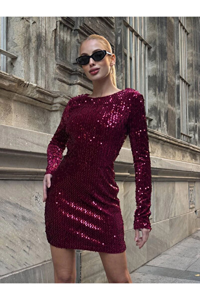 Zechka فستان قصير مطرز بالترتر بتصميم مكشوف الظهر باللون العنابي خاص بعيد الميلاد