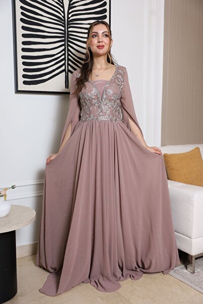 molan fashion An elegant evening dress in a calm, earthy mauve color, giving a soft and warm look.