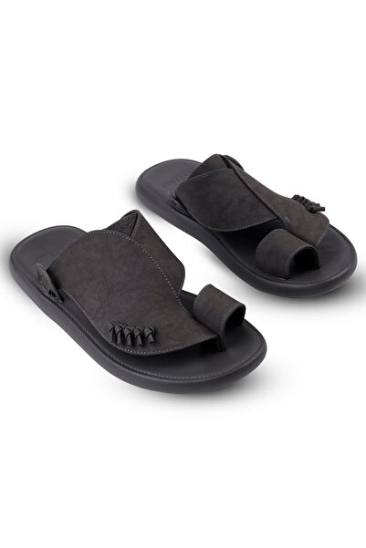 feet first Exquisite oriental sandal in embroidered leather