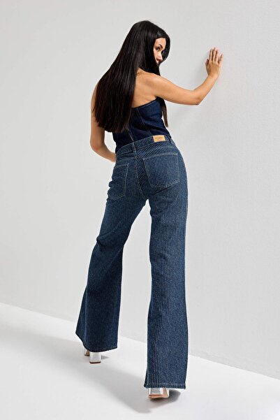 it's basic Жіночі джинси T.Kot Колір T-1w5-7 Flare Fit Передня частина з блискучими камінцями Спеціальний дизайн Джинси з деніму