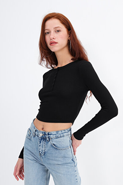 Addax Modal Blouse with Snap Buttons on the Collar B0419