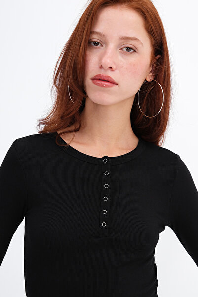 Addax Modal Blouse with Snap Buttons on the Collar B0419