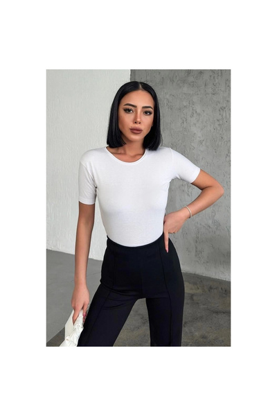 Epilons Άνετο και κομψό κοντομάνικο μπλουζάκι με λαιμόκοψη από λύκρα βισκόζη ...