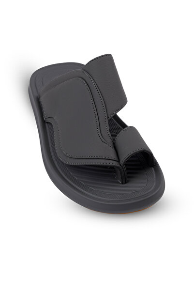 jet man Oriental Gulf sandal with a modern design