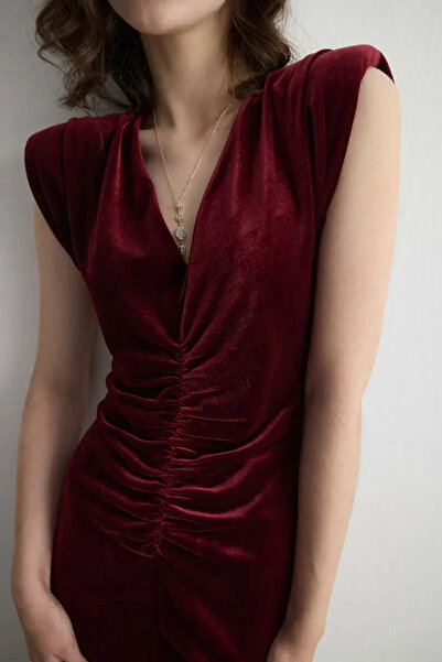 Gusto V-Neck Long Velvet Evening Dress - Burgundy