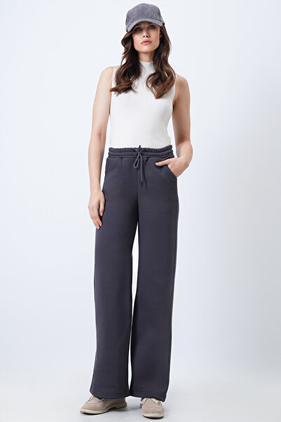 Trend Alaçatı Stili Women's Anthracite Elastic Waist Double Pocket 3 Thread Sweatpants Vs01715