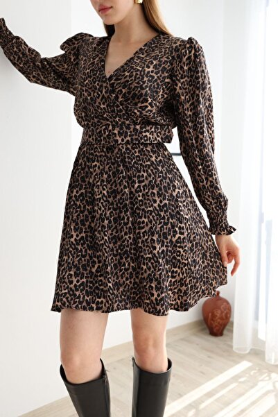 verabelle decolteu petrecut în V ROCHIE SCURTĂ DE SATIN CU MODEL LEOPARD CU 1 STRAT