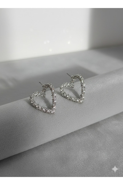 Marka GÜMÜŞ RENKLİ KALPLİ KÜPE