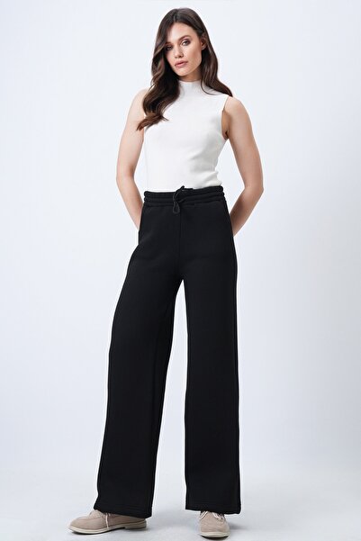 Trend Alaçatı Stili Women's Black Elastic Waist Double Pocket 3 Thread Sweatpants Vs01715