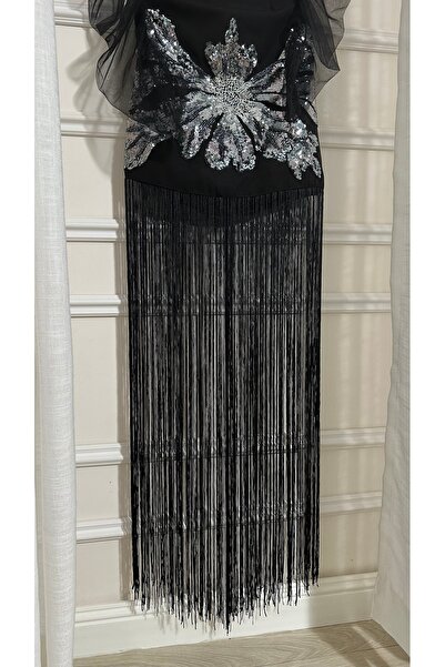 BURGUNDY Short dress with a fringed train