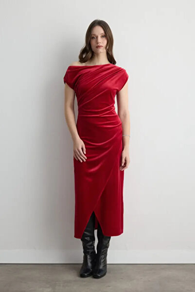 Gusto Asymmetrical Shoulder Velvet Long Dress - Red