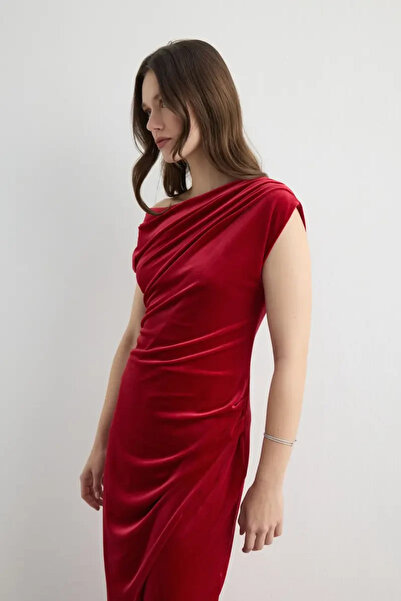 Gusto Asymmetrical Shoulder Velvet Long Dress - Red