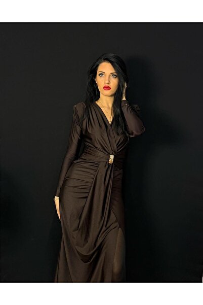 Diva Exclusive Fashion Elegant long dress made of fluid material with metal accessory