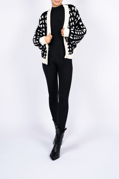 monarh Thick black sweater with knitted buttons