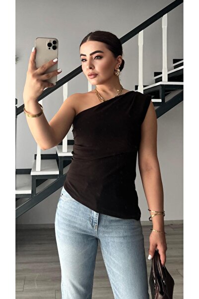 Oslove بلوزة غير متماثلة بكتف واحد بلون القهوة المرة