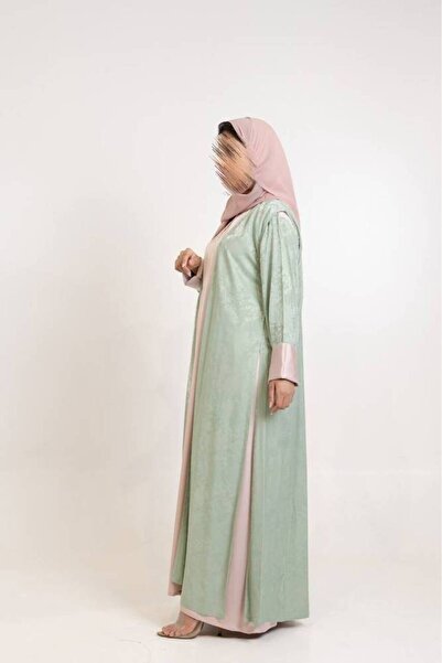 Leatherthreads A luxurious two-tone abaya with delicate embroidery on the edge.