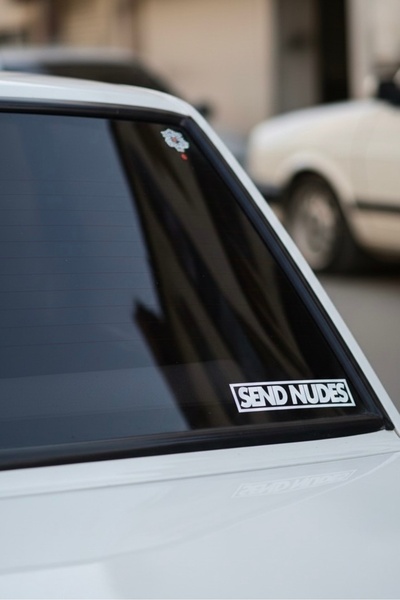 Yalıgraf Reklam Tabela ملصق سيارة بتصميم 'أرسل صورًا عارية'، ملصق للسيارات بطول 20 سم