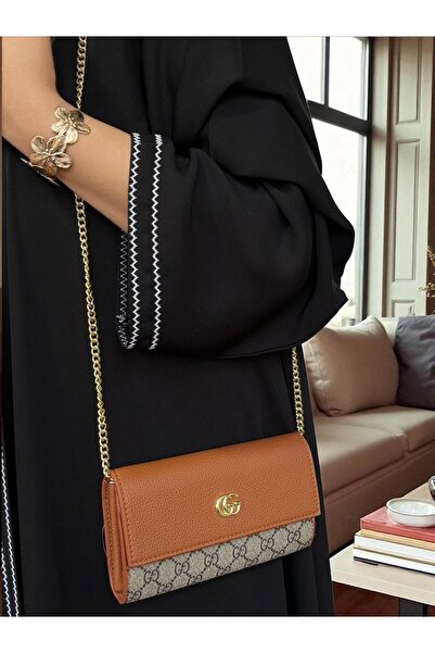 Generic Shoulder bag with accessories