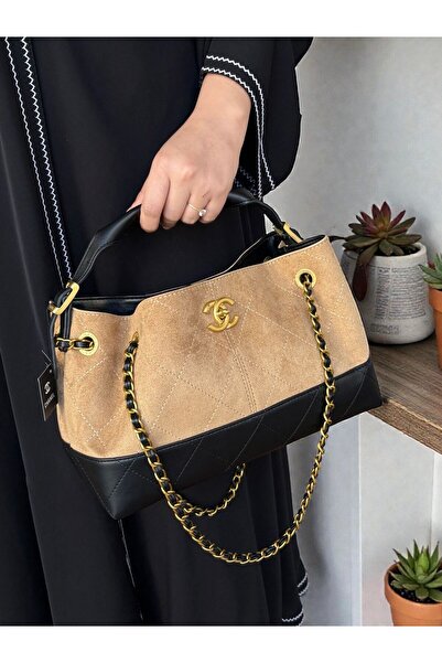 Generic Shoulder bag with accessories