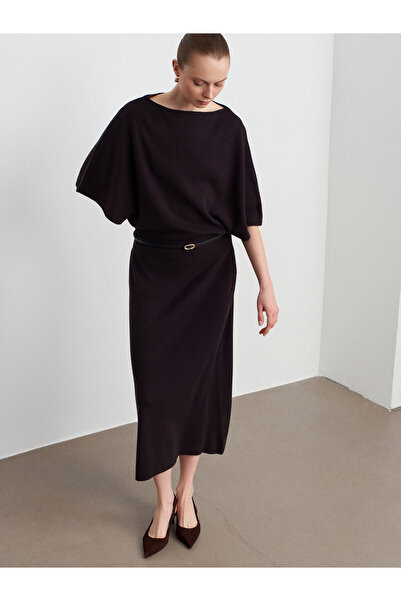 Dilvin 90266 Rochie din tricot cu curea, cu decolteu barcă, amestec de lână - maro închis