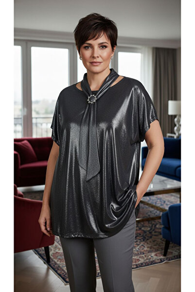 dml giyim Blouse with Brooch