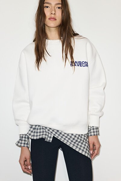 Pull & Bear Profiterole graphic sweatshirt