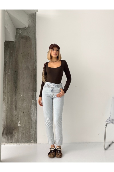 Your Shine Front Belt Asymmetric Detail Mom Jeans