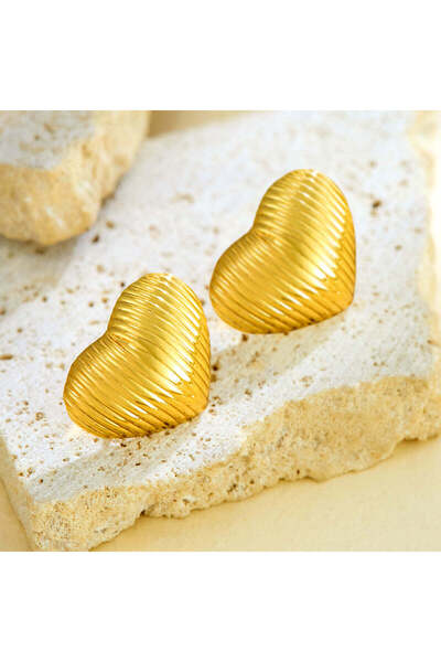 Just Pretty Corner 18 k Gold Plated Love Heart Stud Earrings