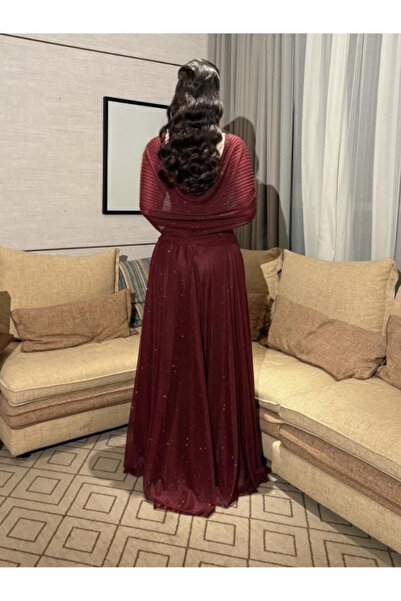 Nice Model Elegant Red Evening Gown with Flowing Cape Sleeves Luxury Formal Dress for Special Occasions