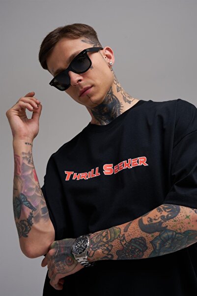 Machinist Μπλουζάκι Unisex oversized Thrill Seeker με τύπωμα από βαμβάκι μαύρο