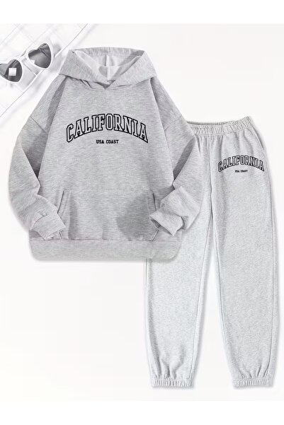 AEMİ سويت شيرت رمادي للجنسين من كاليفورنيا مطبوع بغطاء رأس وبنطال رياضي - طقم علوي وسفلي