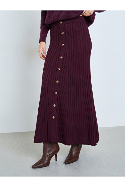 Styli Burgundy Flared Knit Skirt with Buttons