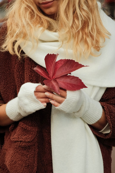 CHUBA Women's Knitwear Scarf & Beanie & Gloves Three-Piece Set White 26W5006