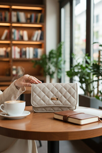 Moda fiesta Γυναικεία τσάντα χιαστί με καπιτονέ λουράκι με αλυσίδα – Πολλαπλές θήκες, θήκη για κάρτες, θήκη με φερμουάρ